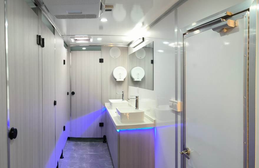 2-Station-VIP-Restroom-Trailer-Interior